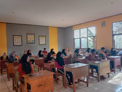 Menerima Materi